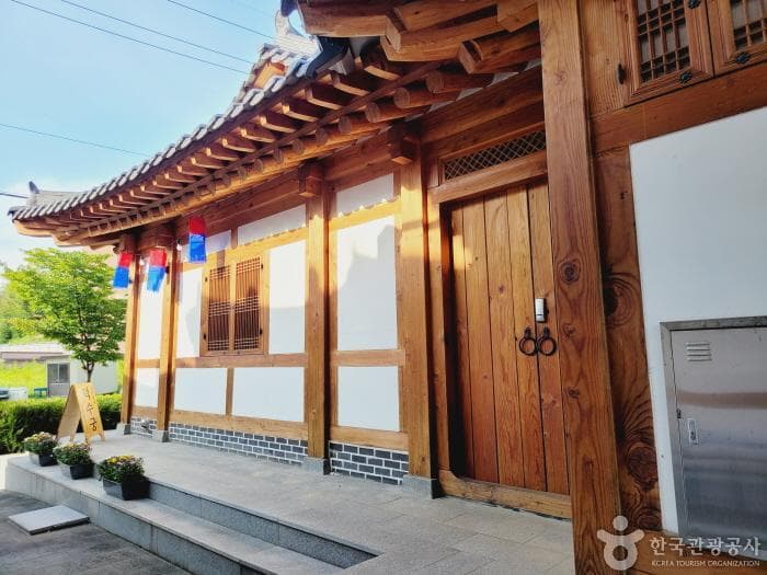 Ducksugung (전주 한옥마을 덕수궁)