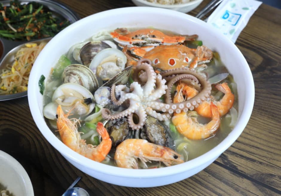 옛날보리밥삼색칼국수