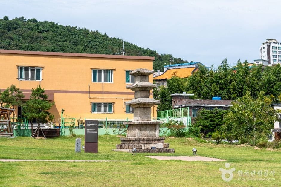 서산동문동오층석탑 및 당간지주