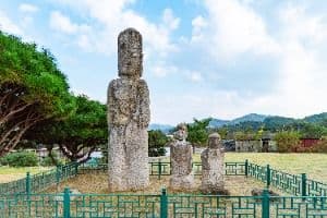 증평 남하리 석조보살입상