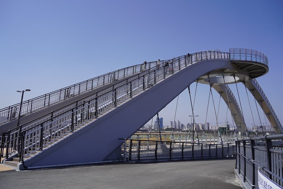 Geumgang Pedestrian Bridge (금강보행교)