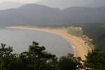 해수욕장과 절경 산책로를 품은 ‘보물섬’