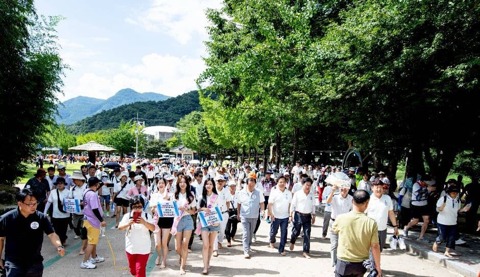 Mungyeong Saejae Bare-foot Walking Festival (오감만족 문경새재맨발페스티벌)