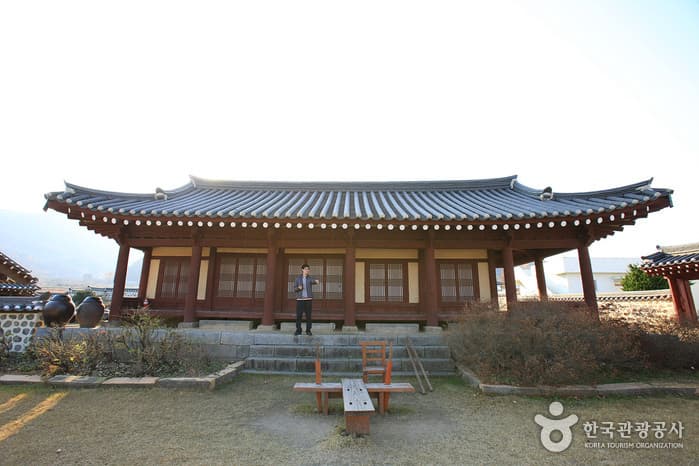 Daeheung Dongheon (대흥동헌)