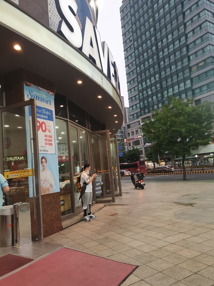 Save Zone - Hwajeong Branch [Tax Refund Shop] (세이브존 화정점)