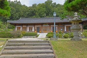 Lotus Lantern International Meditation Center (연등국제선원)