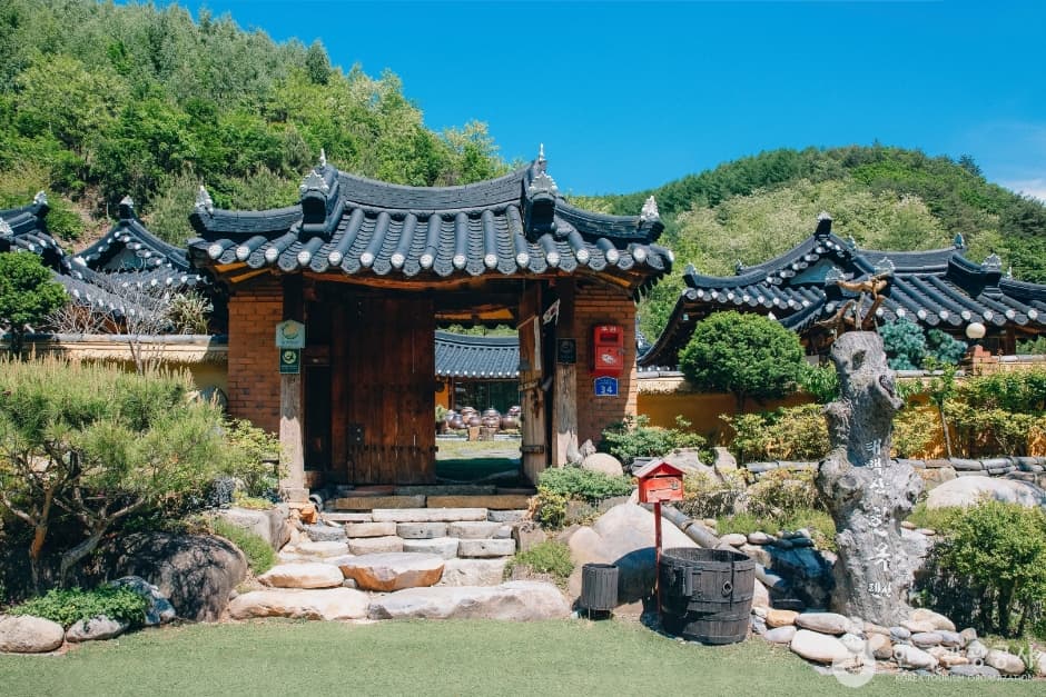 Taebaeksan Hanok Pension [Korea Quality] / 태백산 한옥펜션 [한국관광 품질인증]