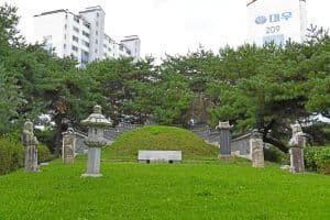 김정묘역 문인석