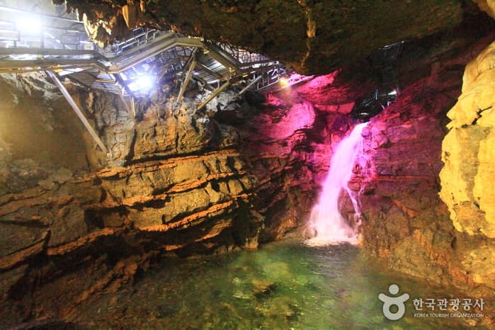 Daegeumgul Cave - Daei-ri Cave Area (대금굴 (대이리 동굴지대))