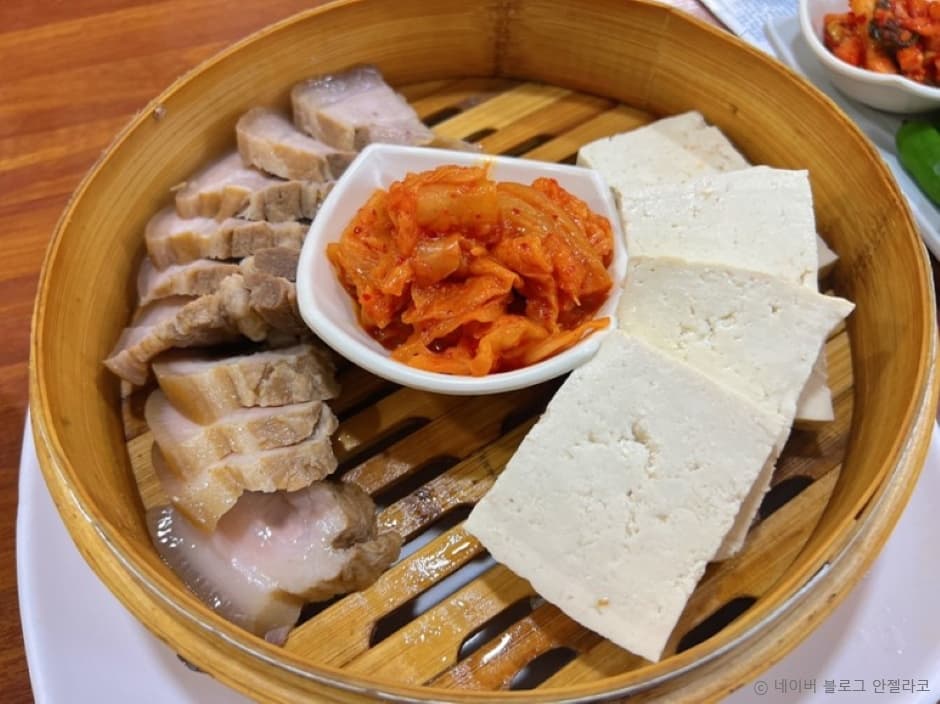 두부마을과돌솥밥일죽점