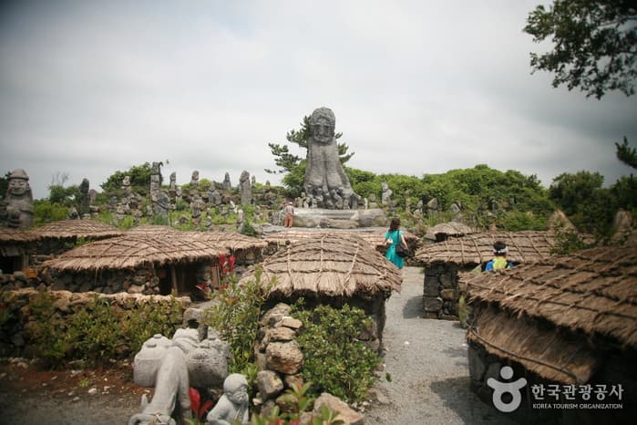 Geumneung Seokmulwon (Geumneung Rock Park)  (금능석물원)