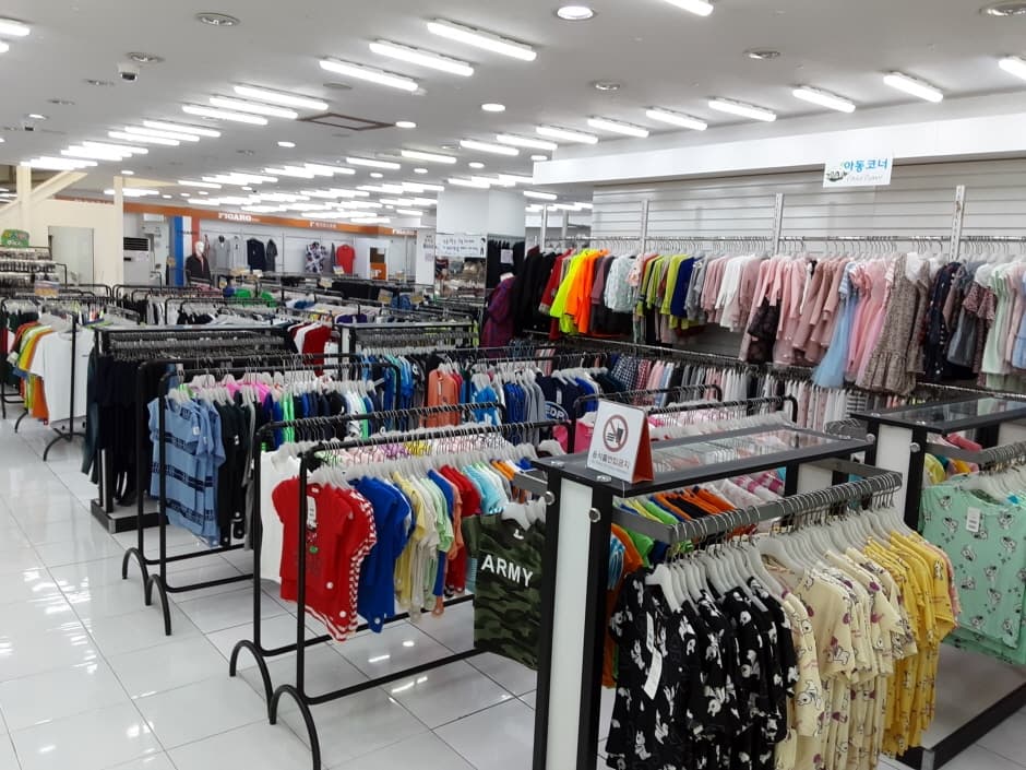 Myeongdong Clothes [Tax Refund Shop] (명동의류)