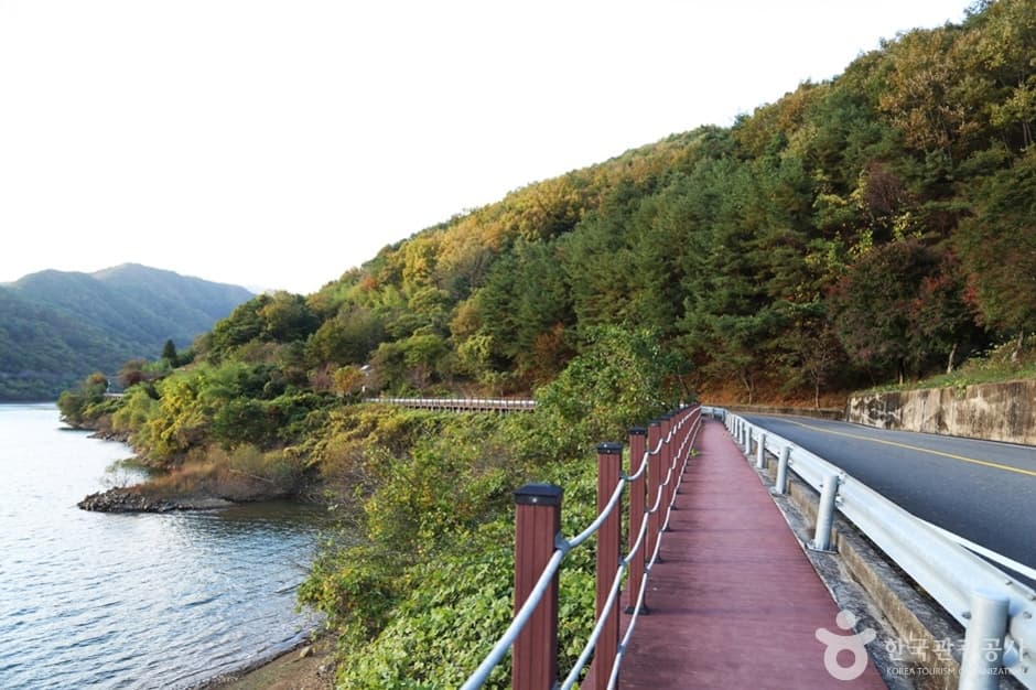 청암 하동호 산중호수길