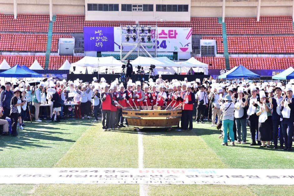 Jeonju Bibimbap Festival (전주비빔밥축제)