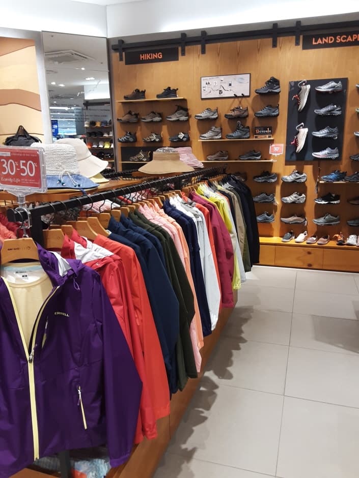 Hwaseung Merrell - Lotte Paju Branch [Tax Refund Shop] (화승 머렐 롯데파주)