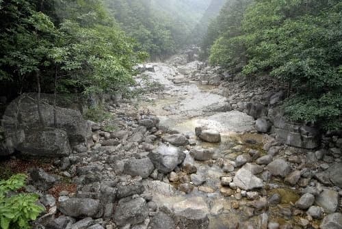 산, 계곡, 바다를 아우르는 여행