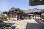 The Hanok (더 한옥)
