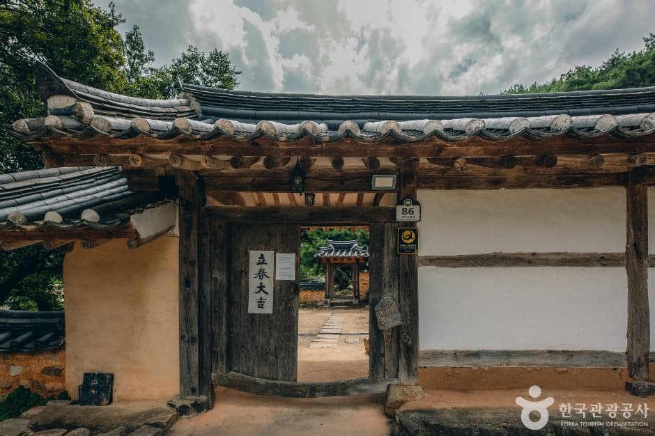 Okyeon pavilion (옥연정사)