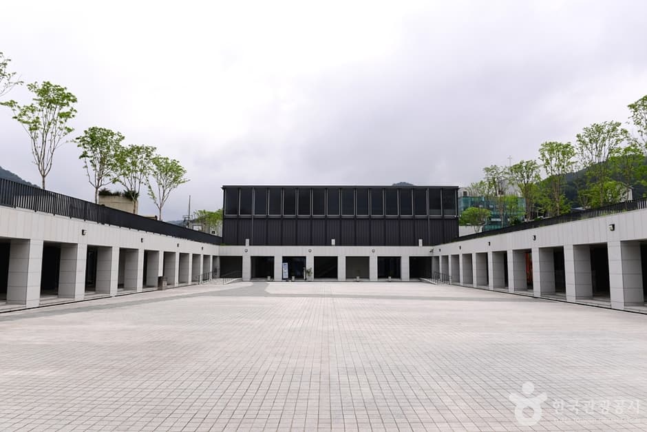 남문터광장