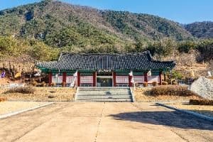 운강이강년기념관