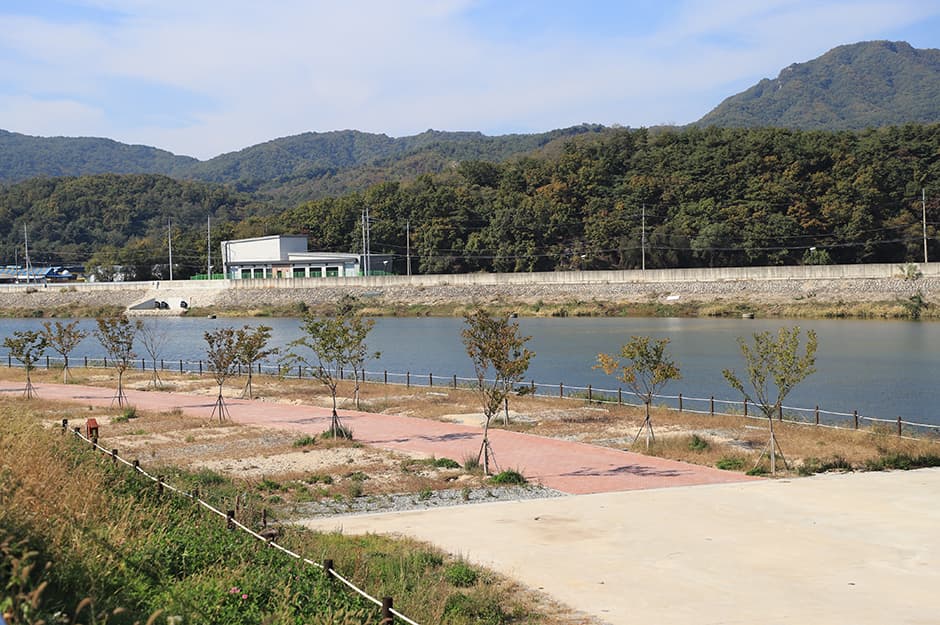 화강 수변 오토캠핑장