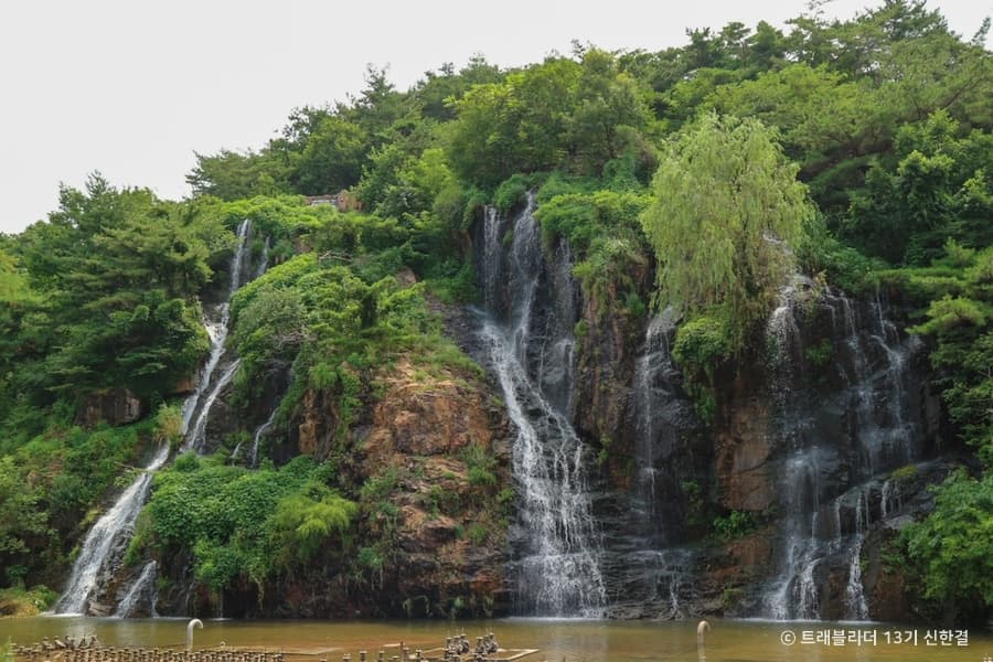 Hongjecheon Artificial Waterfall (홍제폭포)
