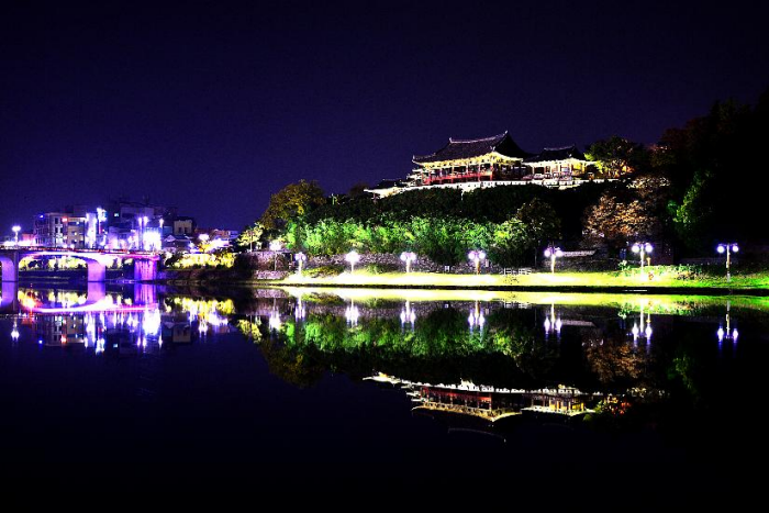 Miryang Yeongnamnu Pavilion (밀양 영남루)