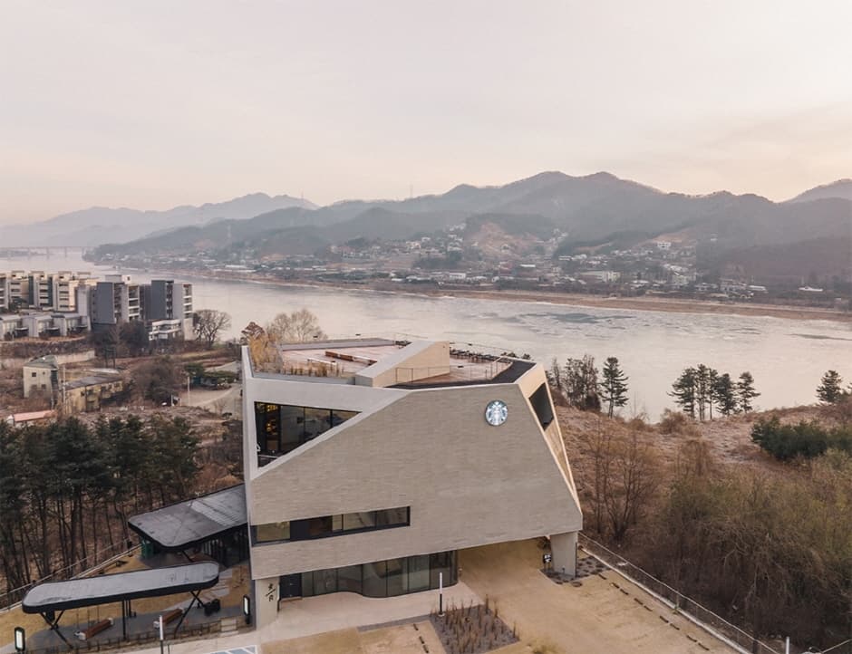 Starbucks The Buckhangang R (스타벅스 더북한강R)