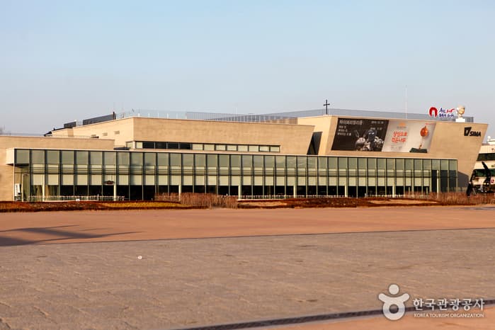 Suwon Museum of Art (수원시립미술관)