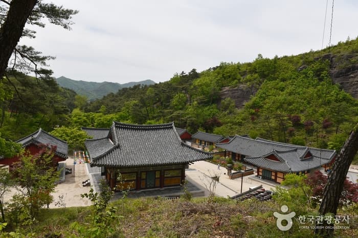 Unjusa Temple (운주사)