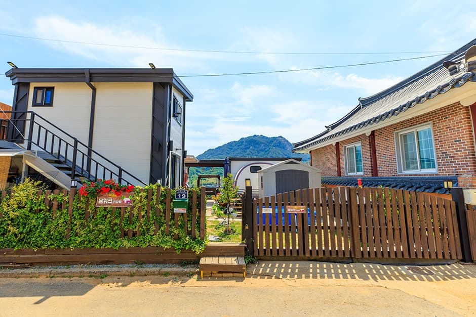 황매산 문워크 카라반 펜션 캠핑
