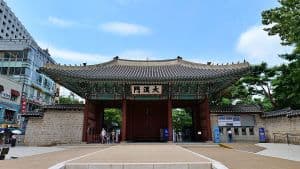 Deoksugung Palace's Daehanmun Gate (덕수궁 대한문)