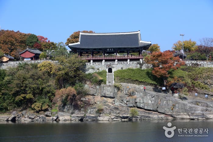 Chokseongnu Pavilion (촉석루)