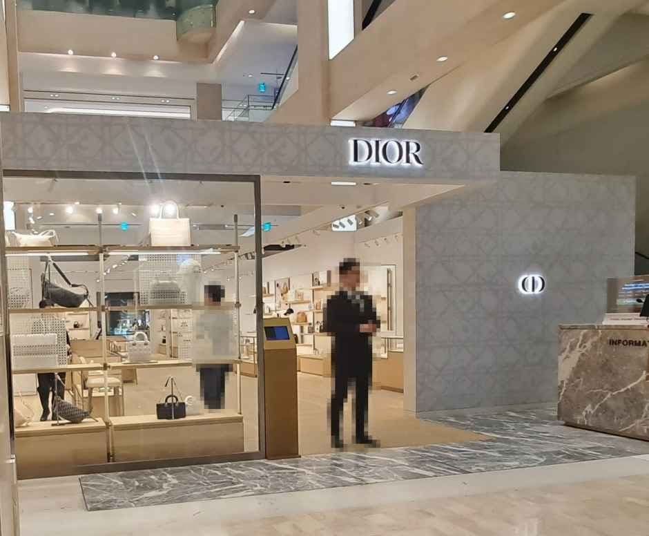 Dior Handbags Shinsegae Department Store Main Branch [Tax Refund Shop](디올핸드백 신세계백화점 본점)