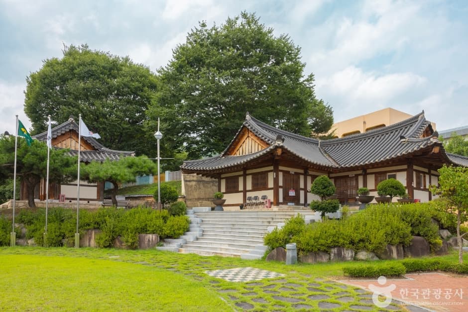 청운각