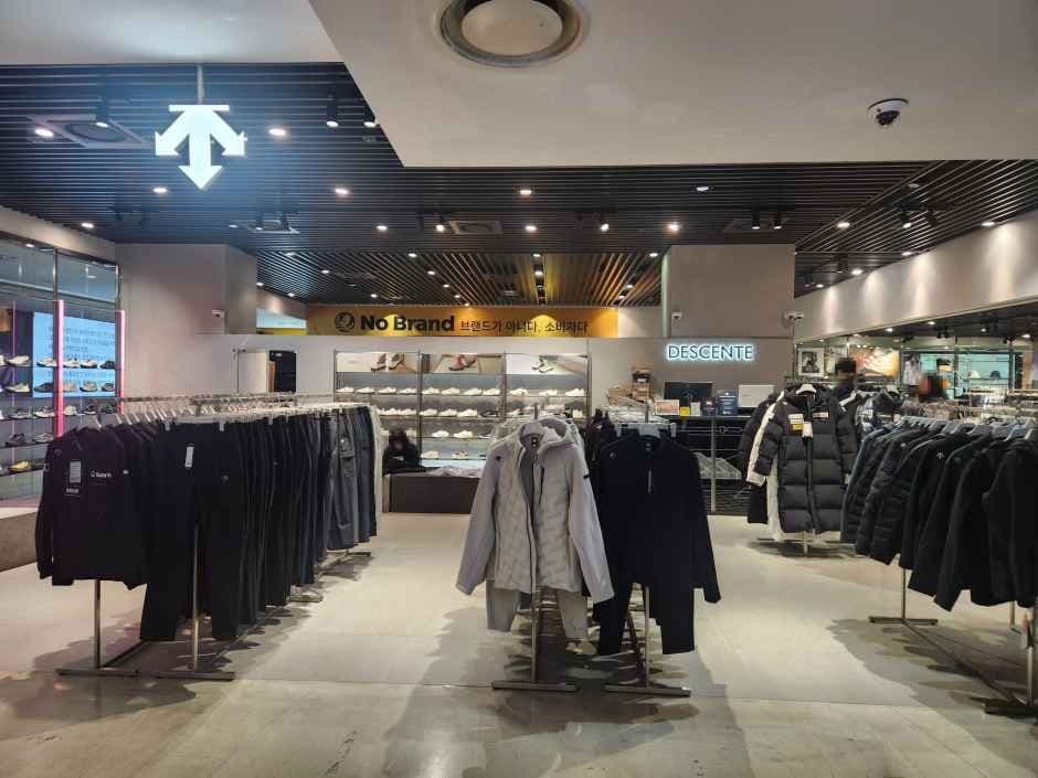 Descente - Mario Outlet Building 3 Branch [Tax Refund Shop] (데상트 마리오아울렛 3관점)