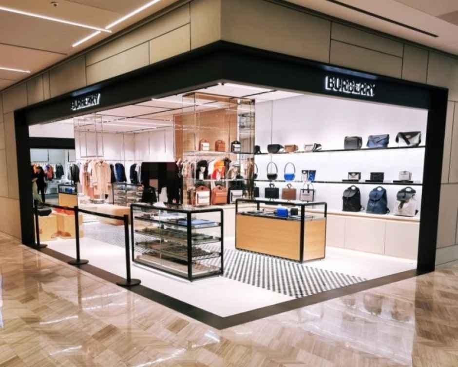 BURBERRY Men - Shinsegae Department Store Main Branch [Tax Refund Shop] (버버리맨즈 신세계백화점 본점)