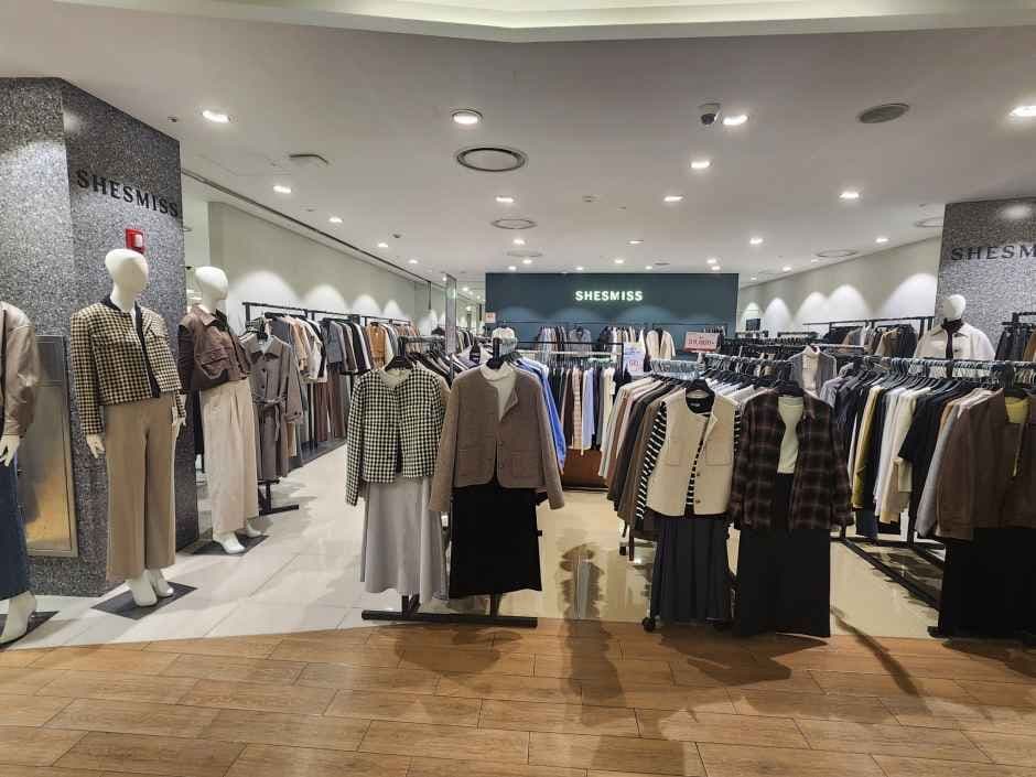 Shesmiss - Mario Outlet Building 1 Branch [Tax Refund Shop] (쉬즈미스 마리오아울렛 1관점)