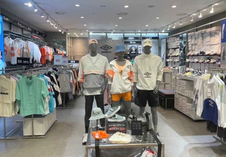 Umbro - LOTTE Outlet Gwangju Suwan Branch [Tax Refund Shop] (엄브로 롯데아울렛 광주수완점)
