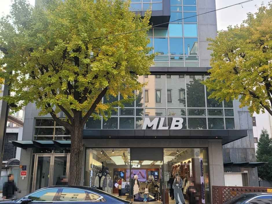 MLB - Garosugil Branch [Tax Refund Shop] (MLB 가로수길점)
