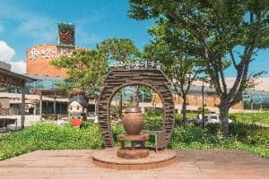 Oegosan Onggi Village (외고산옹기마을)