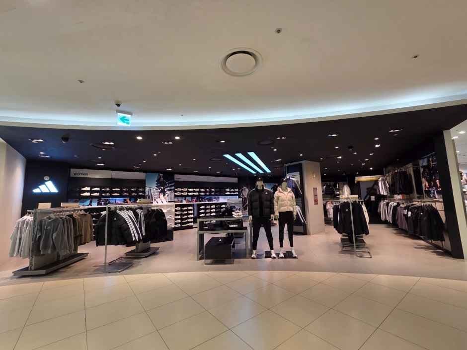 Adidas - Lotte Department Store Jungdong Branch [Tax Refund Shop] (아디다스 퍼포먼스 롯데백화점 중동점)