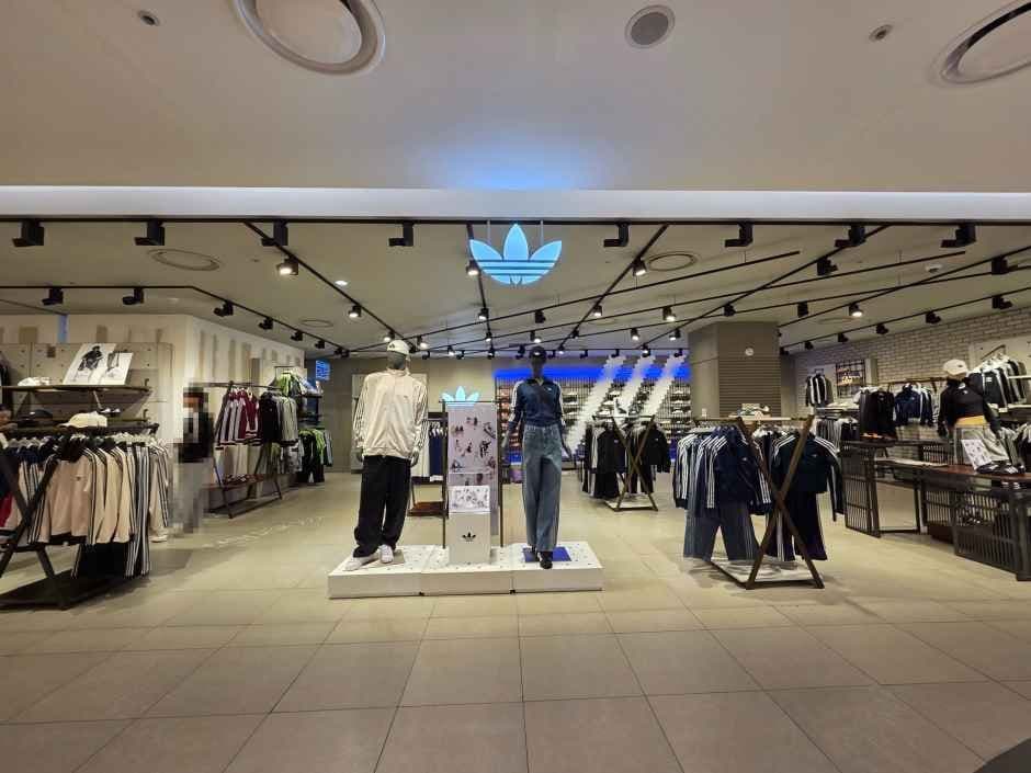 Adidas - Lotte Department Store Jungdong Branch [Tax Refund Shop] (아디다스 오리지널스 롯데백화점 중동점)
