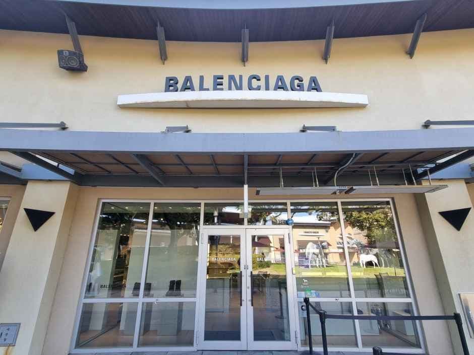 Balenciaga - Shinsegae Simon Premium Outlets Yeoju Branch [Tax Refund Shop](발렌시아가 신세계사이먼프리미엄아울렛 여주점)