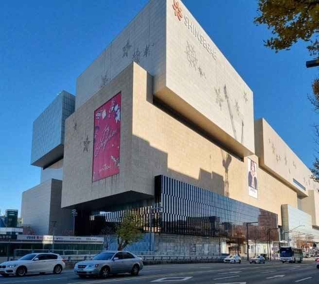 Fendi - Shinsegae Department Store Daegu Branch [Tax Refund Shop](펜디 신세계백화점 대구점)