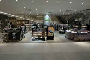 Crocs - Lotte Department Store Pyeongchon Branch [Tax Refund Shop](크록스 롯데백화점 평촌점)