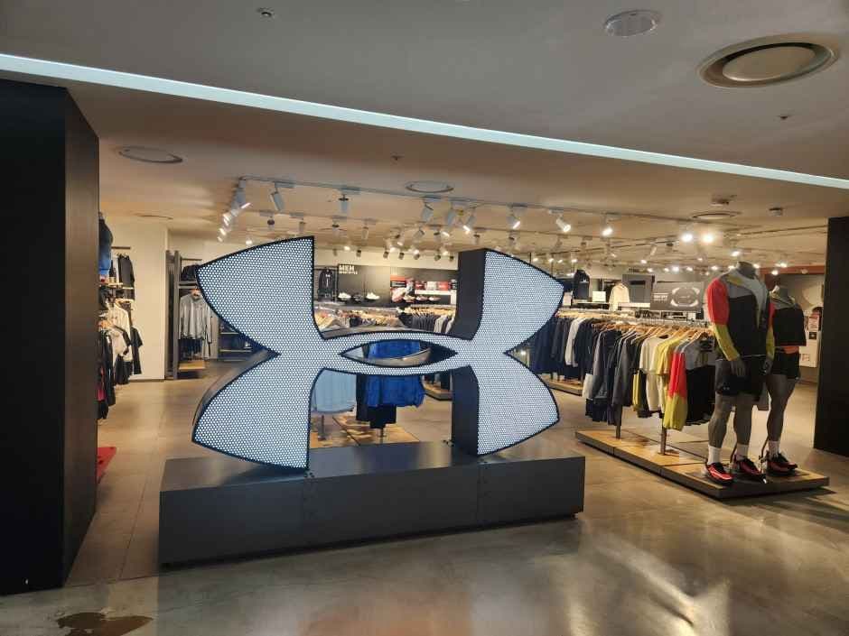 Under Armour - Mario Outlet Building 3 Branch [Tax Refund Shop] (언더아머 마리오아울렛 3관점)