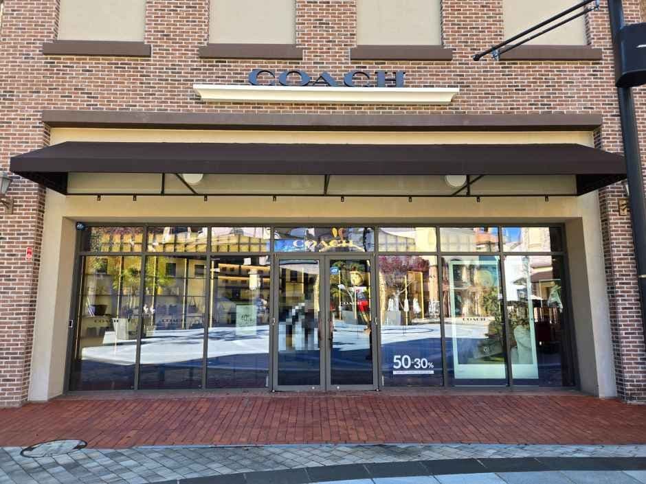 Coach - Lotte Premium Outlets Giheung Branch [Tax Refund Shop](코치 롯데프리미엄아울렛 기흥점)