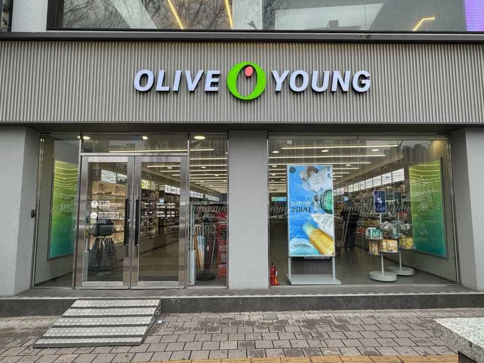 Olive Young - Sinheung Station Branch [Tax Refund Shop](올리브영 신흥역점)