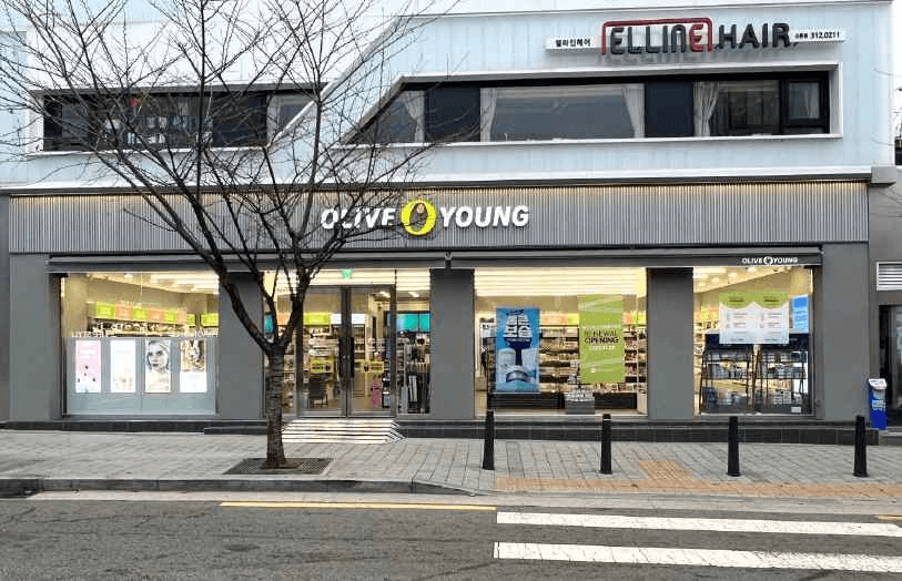 Olive Young - Sinchon Myeongmul Street Branch [Tax Refund Shop](올리브영 신촌명물거리점)